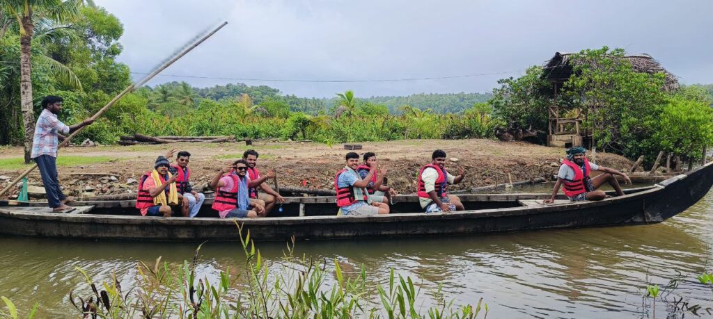 Varkala Mangroves Tunnels | Country Boat Ride